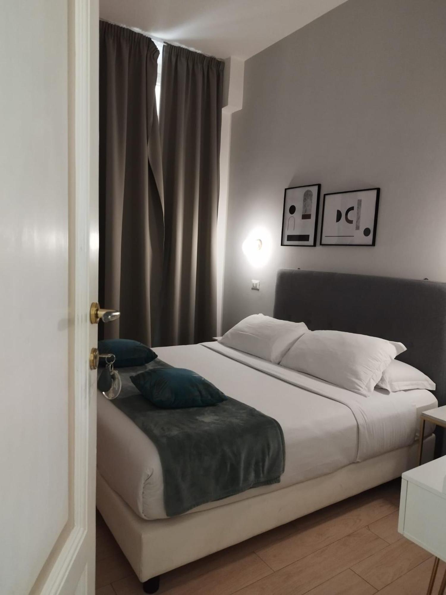 Ad Cavour Luxury Rooms - By Ad Roma — Photos 2